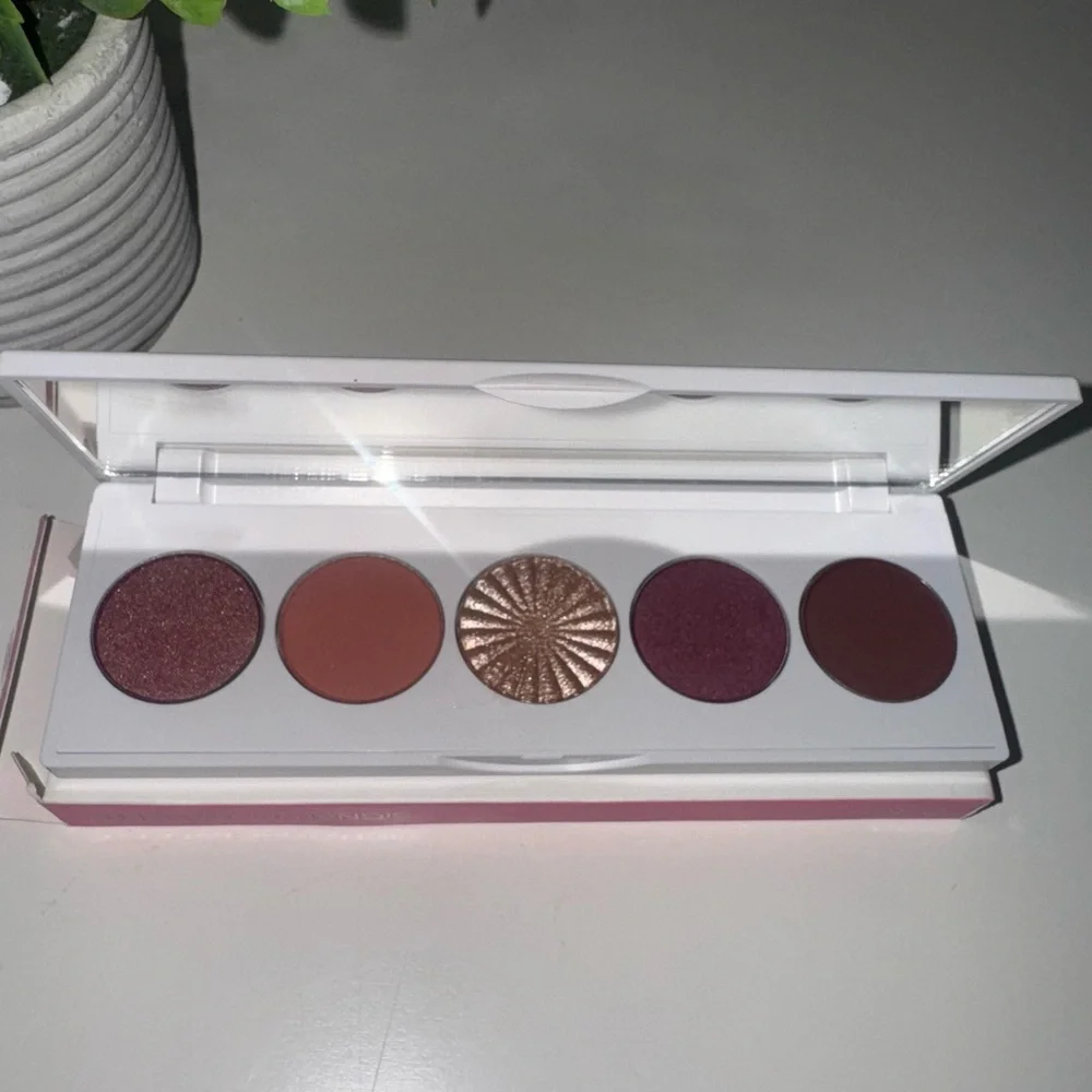 Ofra Signature Symphony Eyeshadow Palette